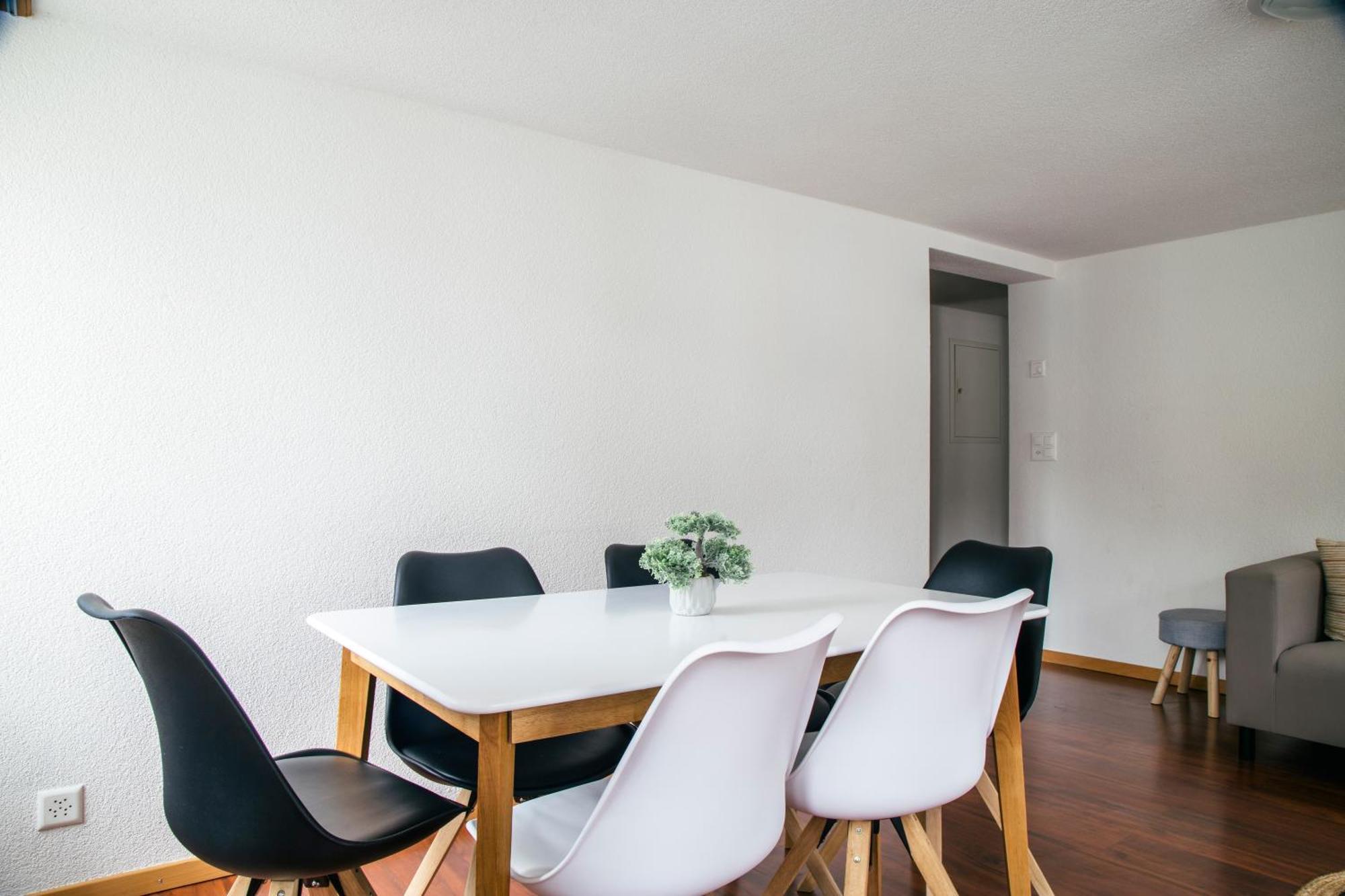 Nimbuzzz Apartments Unterseen Værelse billede