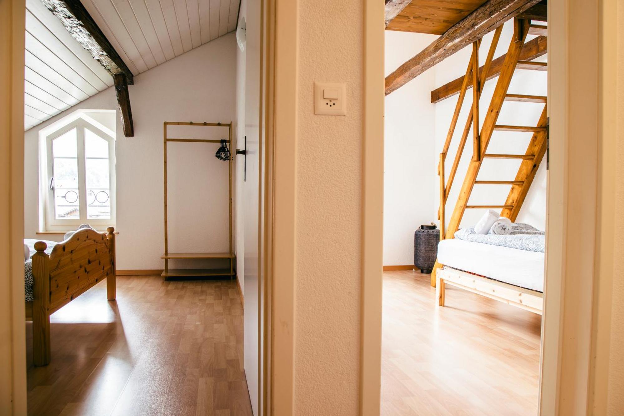 Nimbuzzz Apartments Unterseen Værelse billede